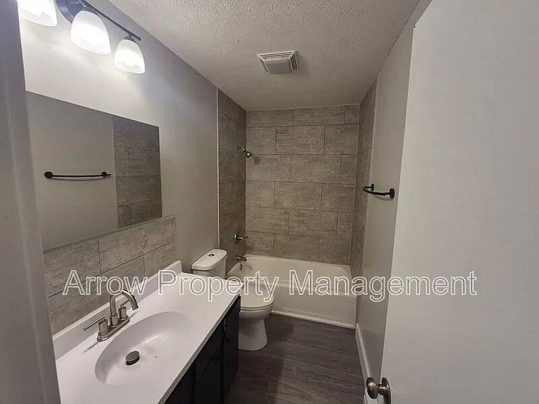 218 Park Ave #5 — Photo 6
