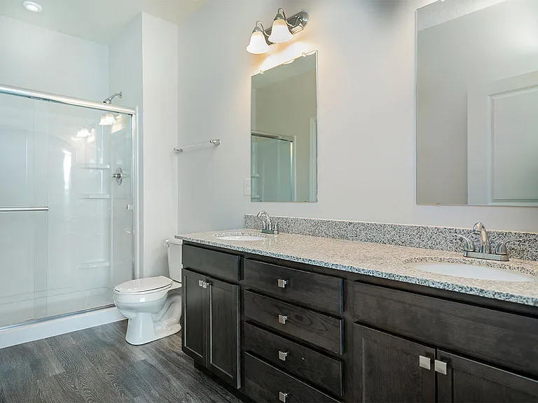 Bentley Apartments — Photo 14