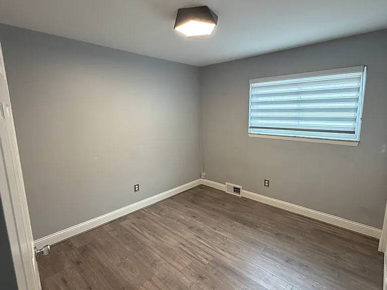 23133 Park St — Photo 5