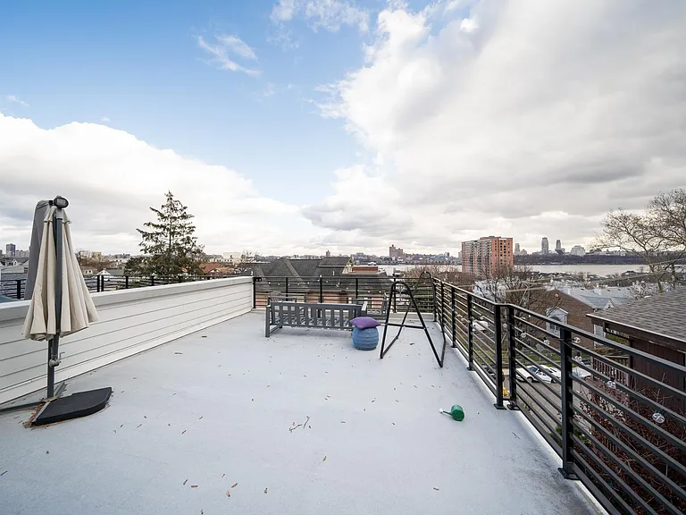 496 Undercliff Ave #3A — Photo 41