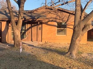 718 Royal Crest Dr, Mesquite, TX 75149