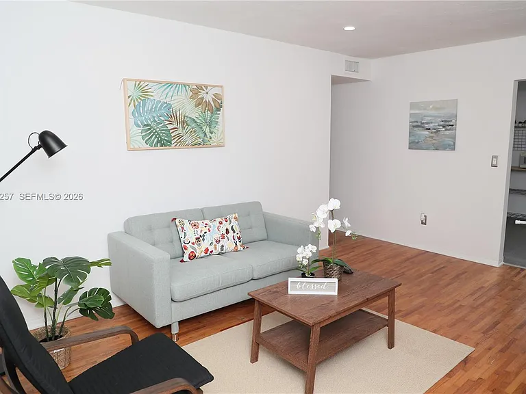 215 Antilla Ave #2 — Photo 3