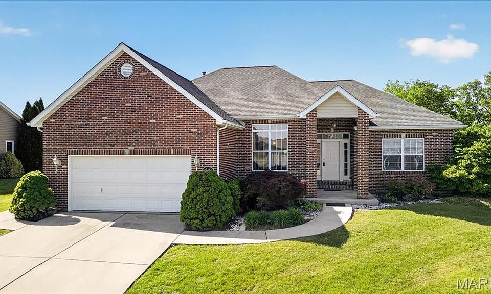 1st image of 616 Manor Ln
