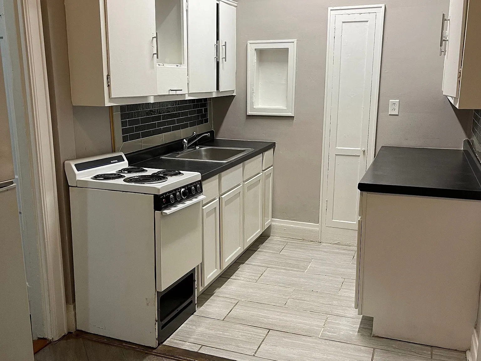 1 bed, 1.0 bath, $850 — Photo 3