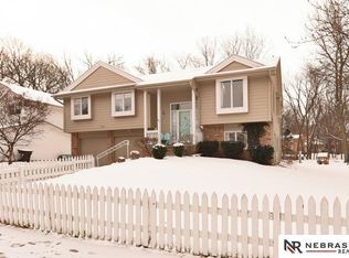 4429 Amos Gates Dr, Bellevue, NE 68123