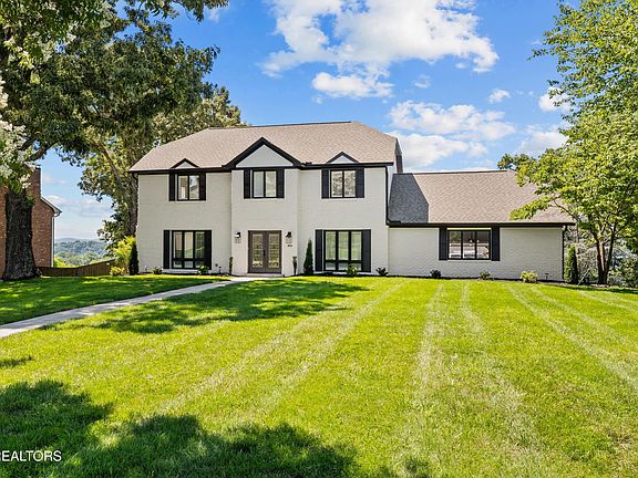 3rd image of 10719 Farragut Hills Blvd