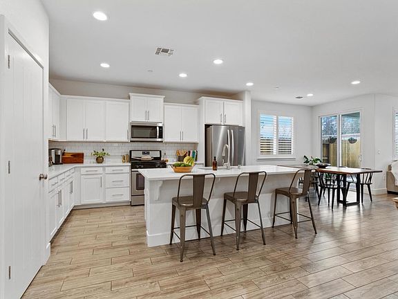 4th image of 1662 Dedini Ln