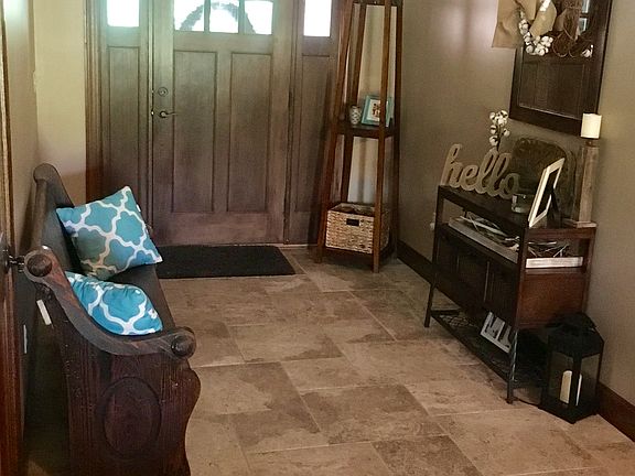 Entry way with coat closet 