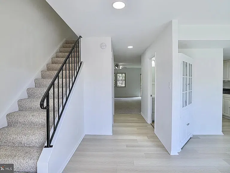 4 bed, 2.5 bath, 2100 sqft, $3,250 — Photo 2