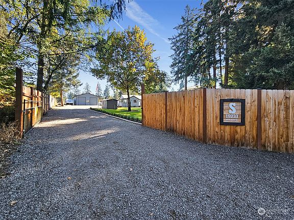 3rd image of 19233 6th Avenue E