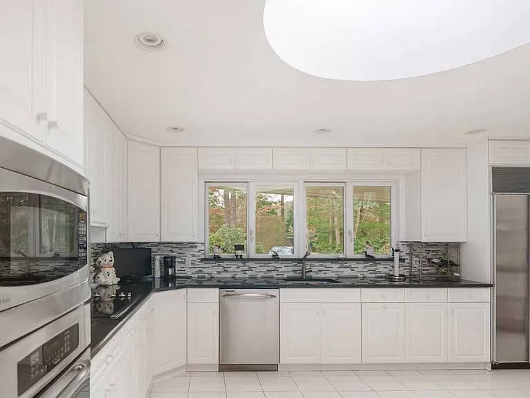 14 Indian Pipe Dr — Photo 9