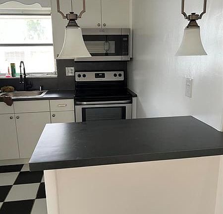 3rd image of 2545 Dudley Dr W APT F