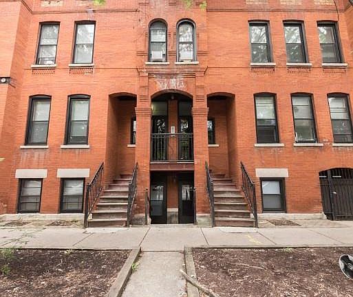 2nd image of 1210 W Wrightwood Ave #1621