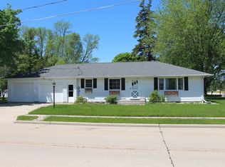 1050 N 40th St, Manitowoc, WI 54220