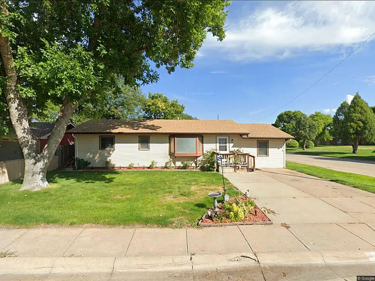 221 S Elder Ave — Photo 1