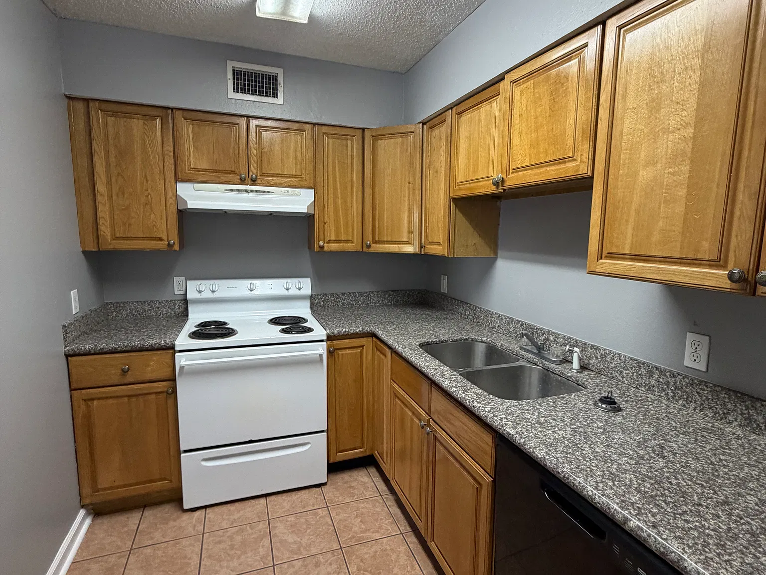 2 bed, 1.5 bath, 1000 sqft, $1,200 — Photo 1