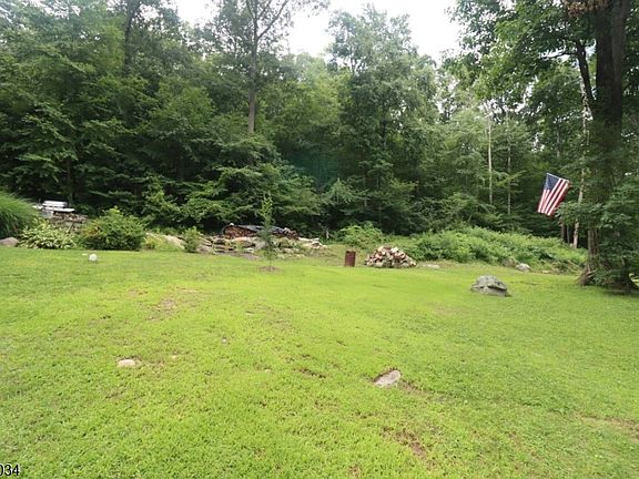 3rd image of 20 Mt Crest Rd