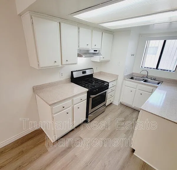 553 E Orange Grove Ave #D — Photo 4