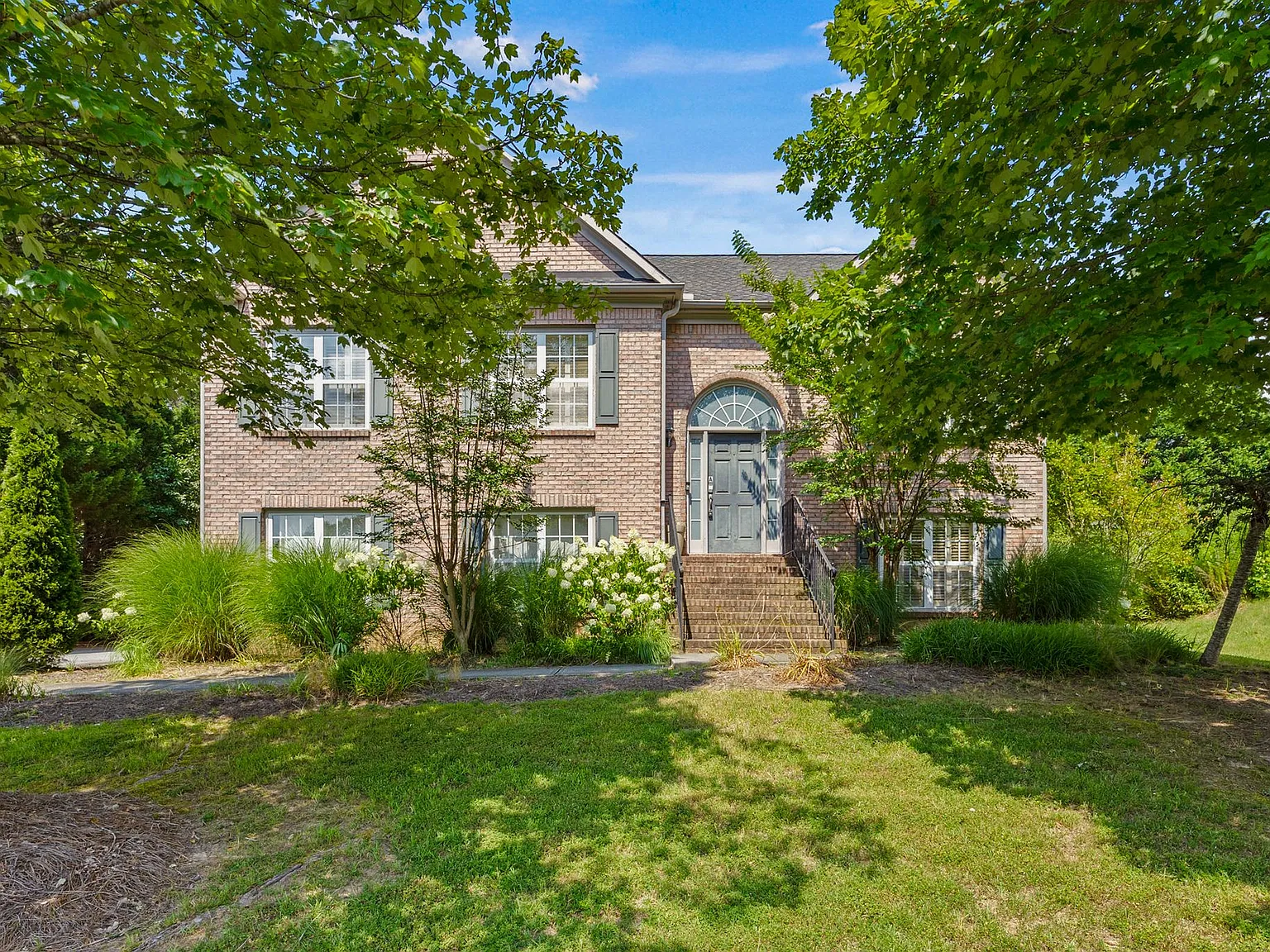 3 bed, 2168 sqft, $4,000 — Photo 3