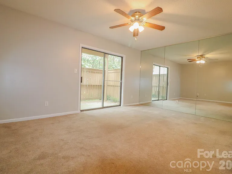 1645 Cedarview Ct — Photo 3