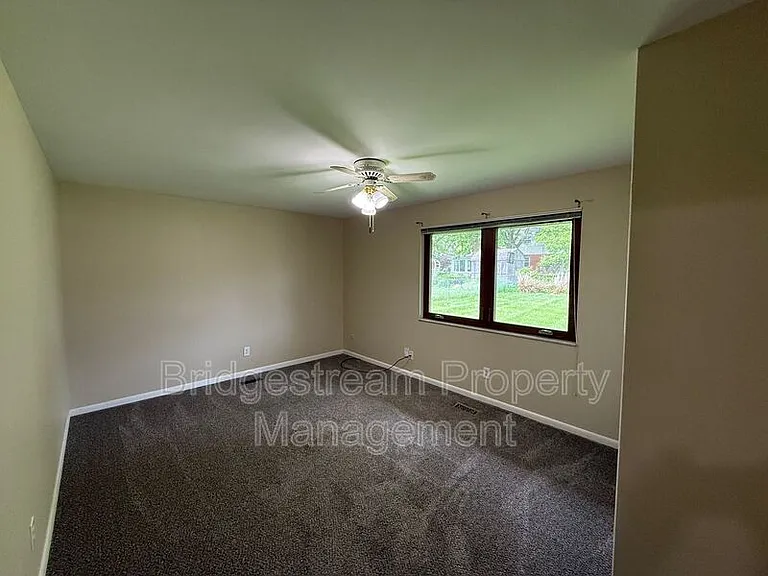 2135 E Rahn Rd — Photo 15