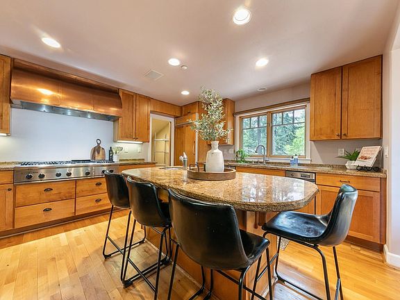 5th image of 520 Virginia Dr
