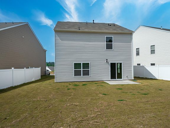 4th image of 926 Ashwood Ln