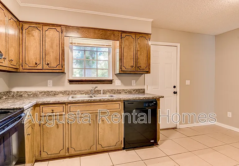 160 Chalet North Ct — Photo 17