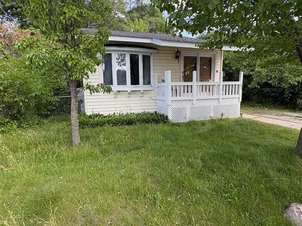 182 River Trail Dr, Bay City, MI 48706