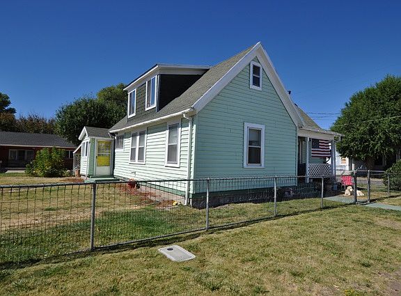 2nd image of 411 1st St