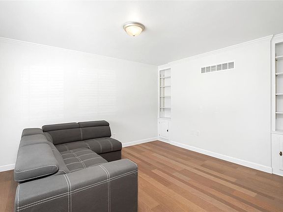 4th image of 10047 Buffton Dr