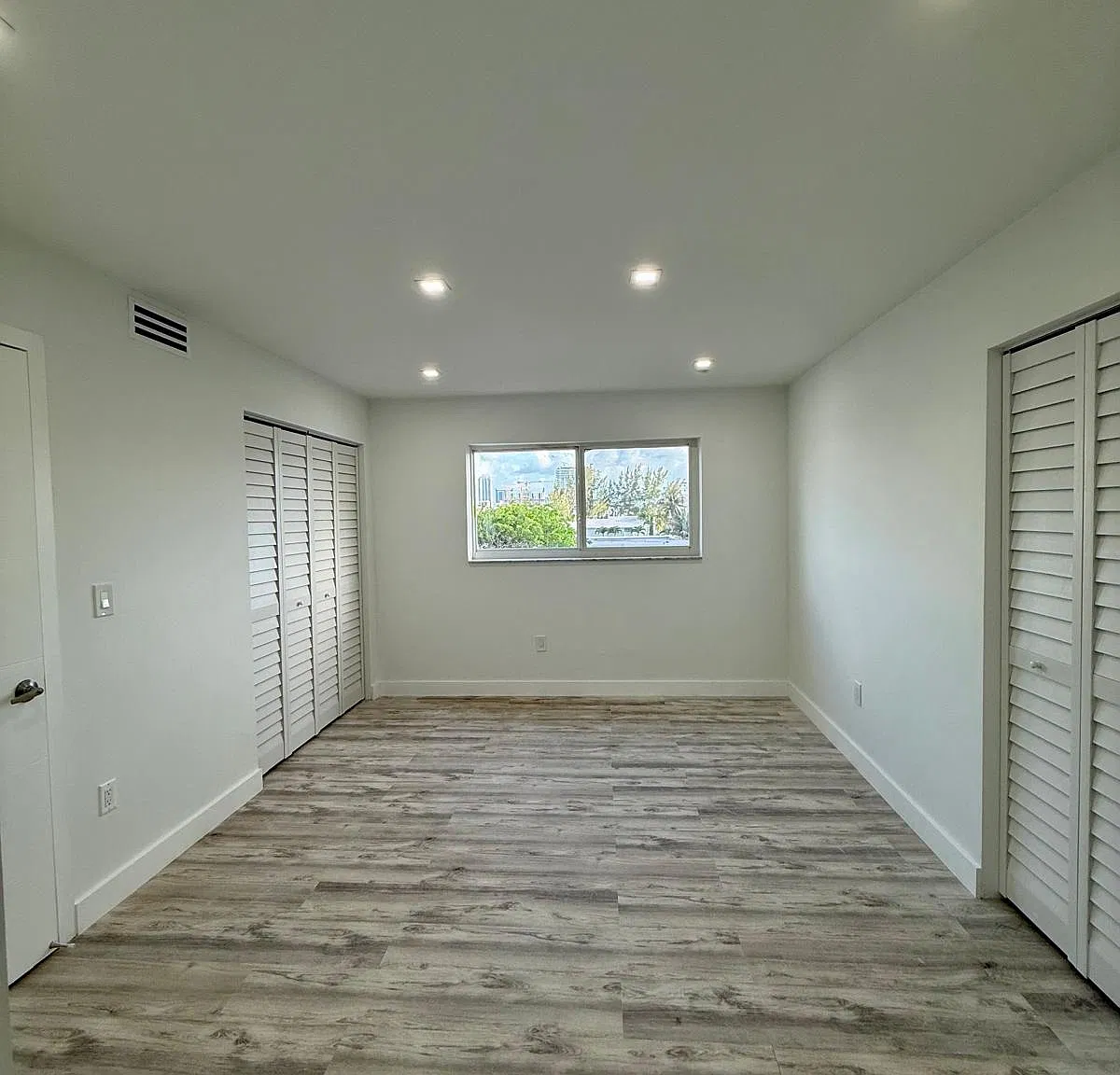 Carlyle Ave, Miami Beach — Photo 4