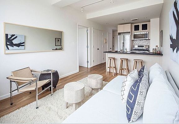 4th image of 976 Fulton St APT 6C