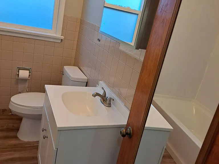815 Avenue C — Photo 8