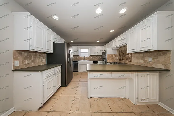 2208 Brookhaven Ct — Photo 4