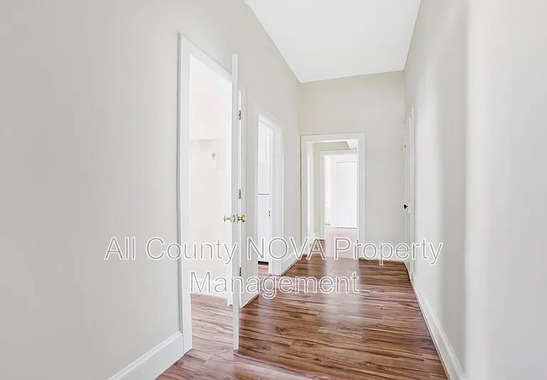 305 9th St #2 — Photo 7