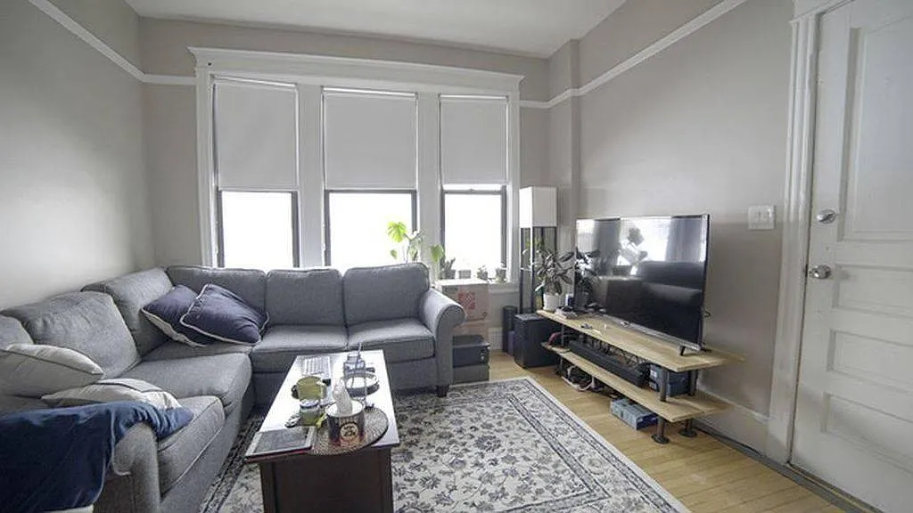 Building Photo - 2117 N Kedzie Blvd #1R