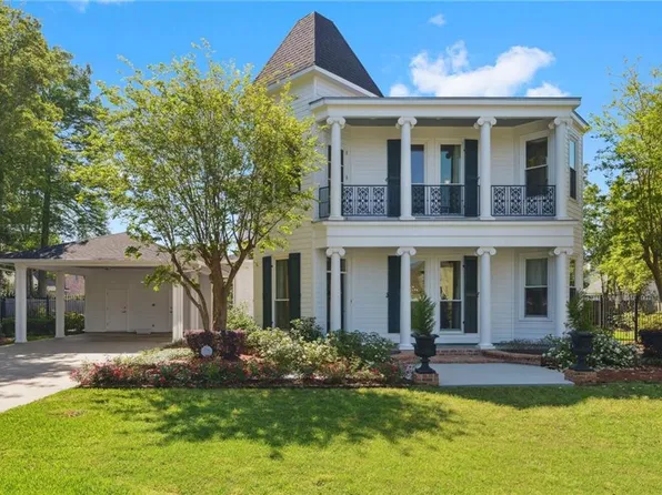 3752 Lake Charles Dr, Gretna, LA 70056