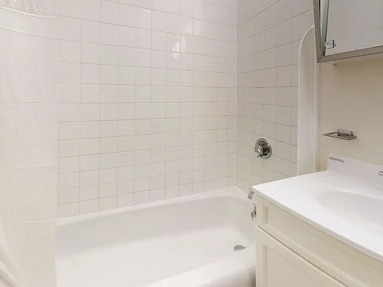 118 Dustin St #4 — Photo 9