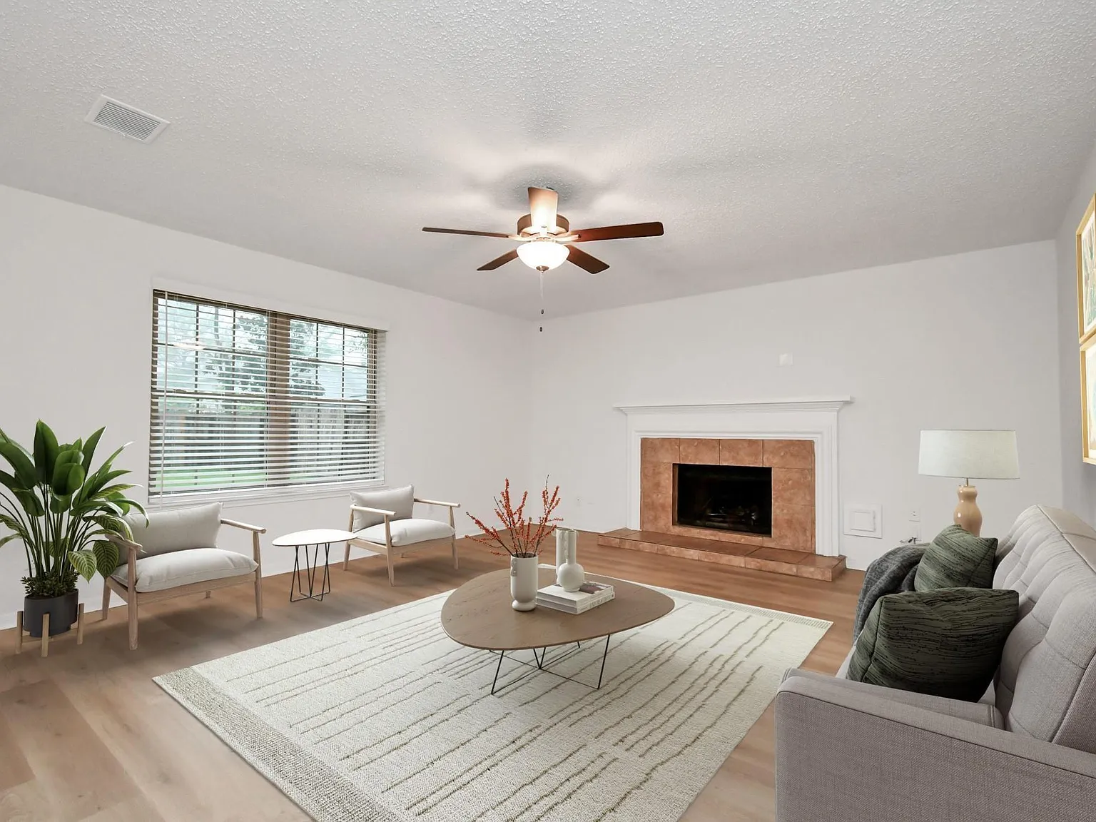 4 bed, 2.5 bath, 2316 sqft, $2,350 — Photo 4