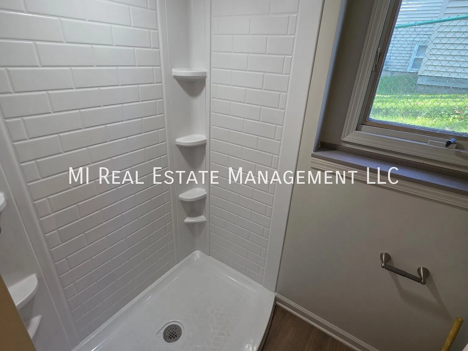 4 bed, 2.0 bath, 1600 sqft, $2,195 — Photo 2