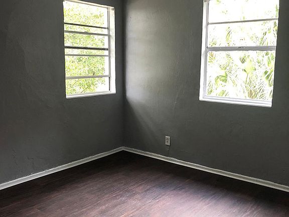 3rd image of 1559 Van Buren St APT 4
