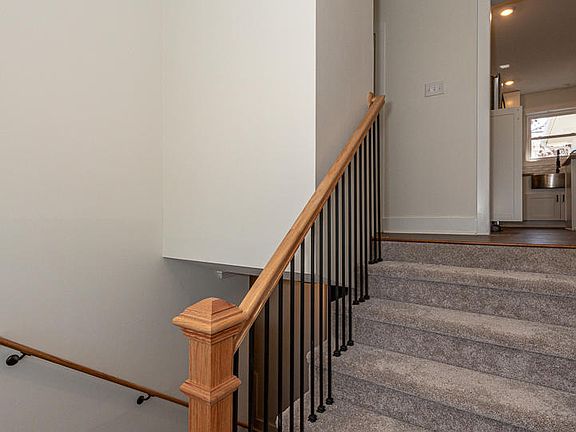 3rd image of 404 Belle Meade Dr