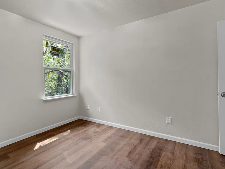 212 Creek Cove Dr — Photo 15