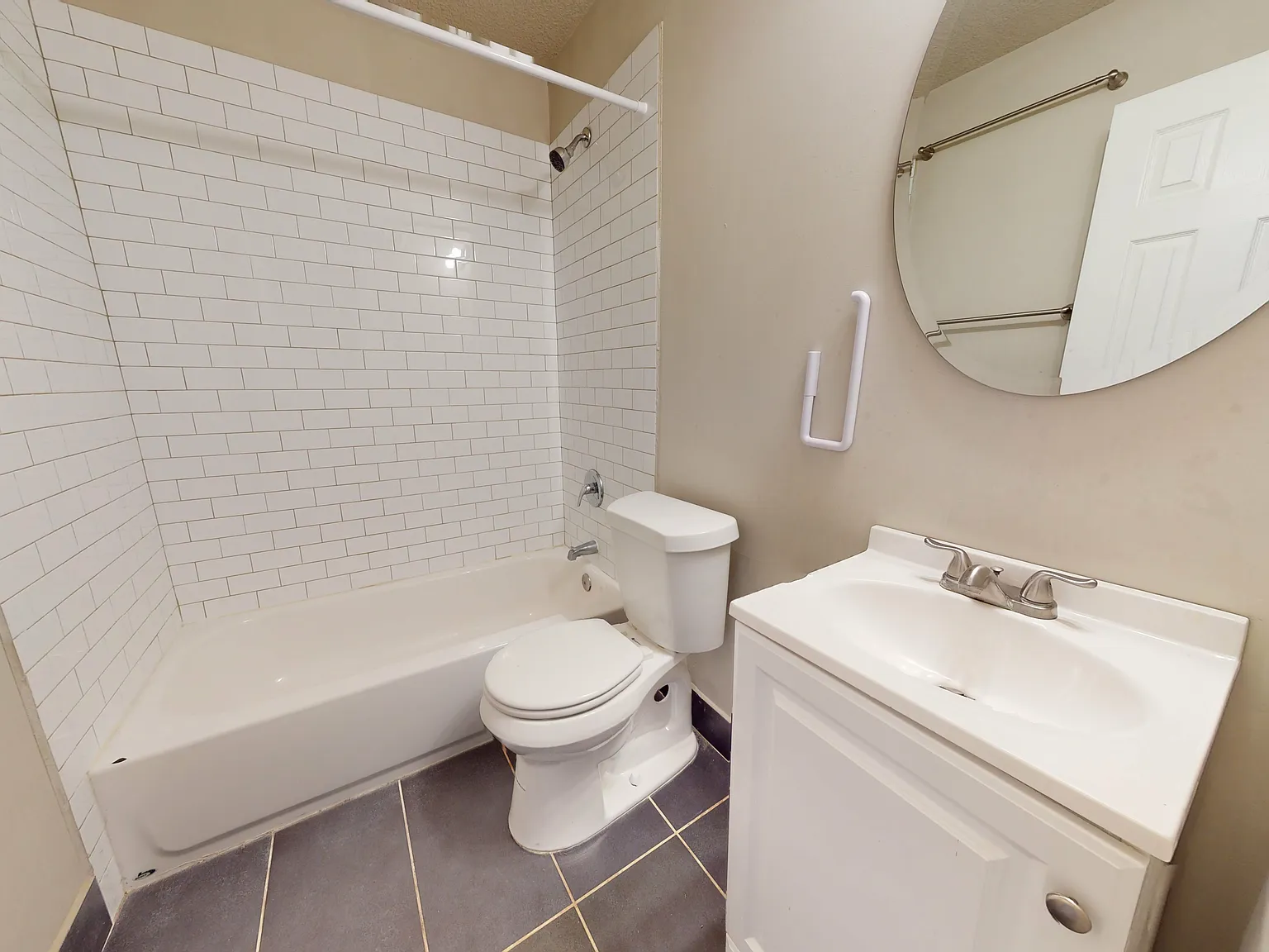 6020 Rockhill Rd | Updated Brookside Apartment — Photo 3