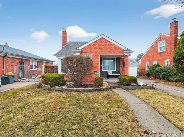 21211 Newcastle Rd, Harper Woods, MI 48225