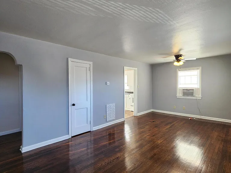 705 Queen Ave NW — Photo 2