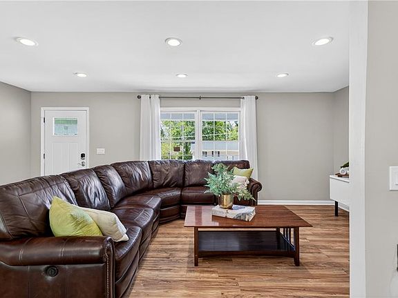 3rd image of 2380 Greenway Dr