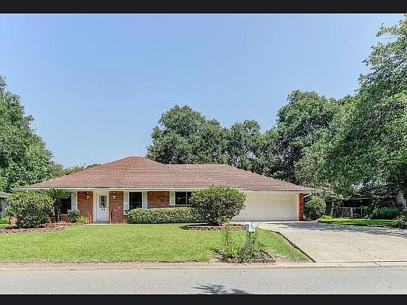 2nd image of 104 Billeaud Ln