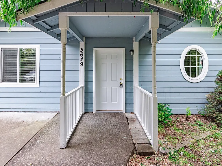 5649 46th Ln SE — Photo 4